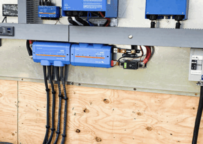 éénfase Quattro systeem met Victron LFP batterijen
